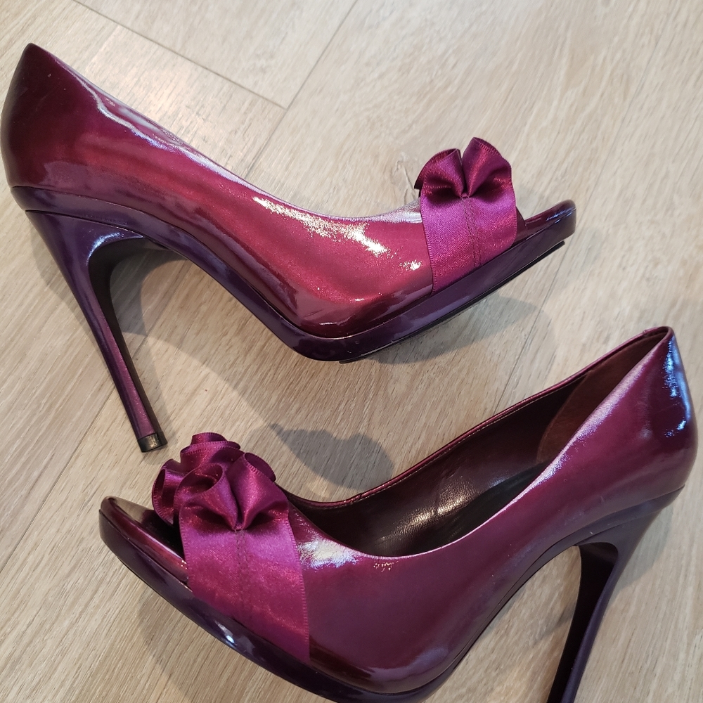 Carlos Santana plum heel